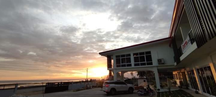 Elnora Delmar Travellers Inn Siquijor Exterior photo